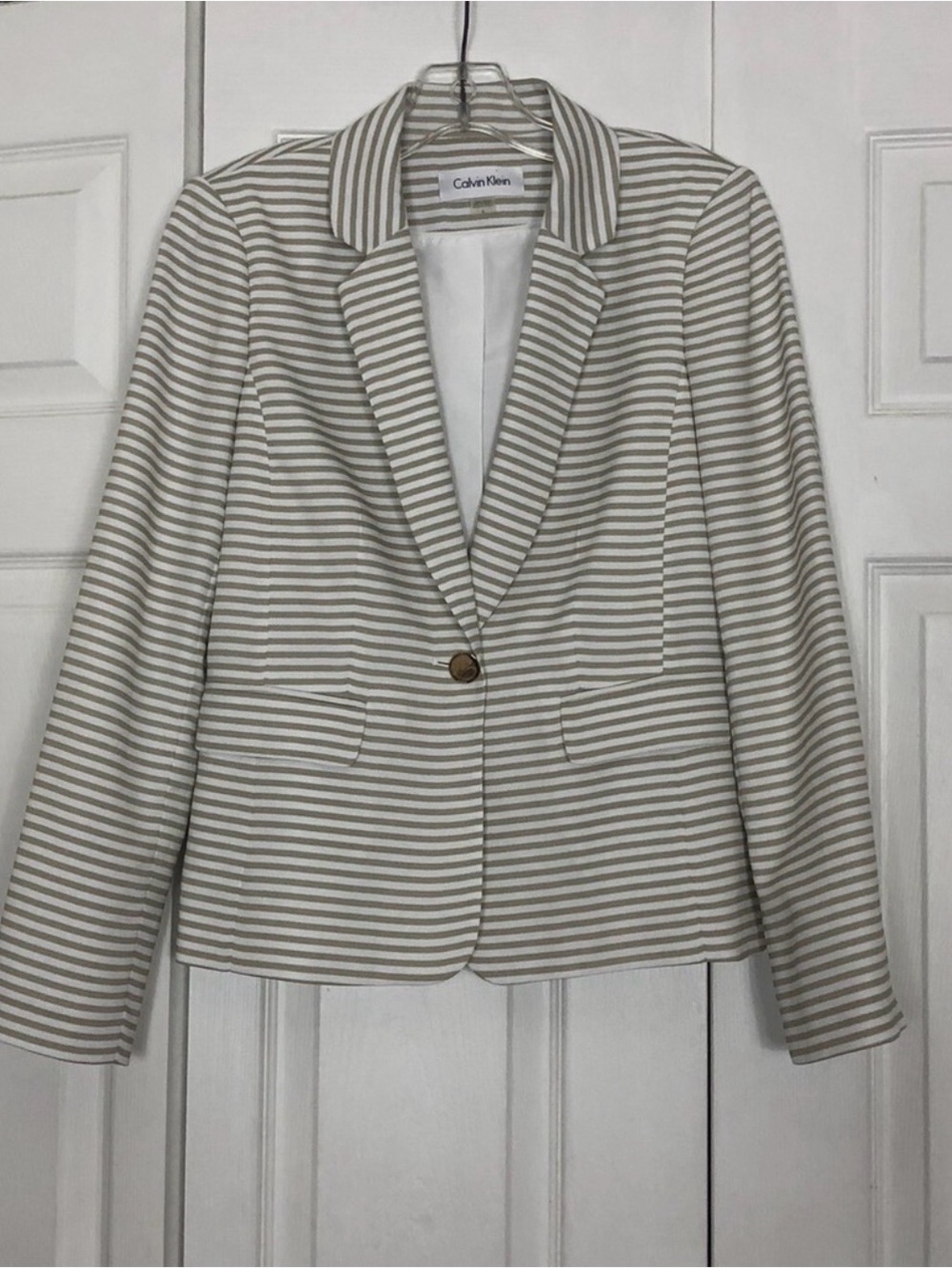 Calvin Klein 24W Women’s Striped Beige tan White Preppy Blazer quiet luxury